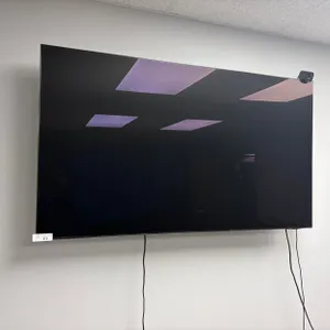 Samsung Smart TV w/ Remote