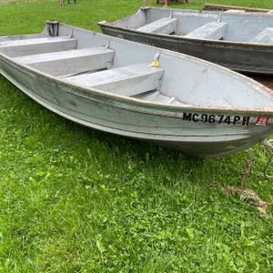 V-16 Alumacraft Boat