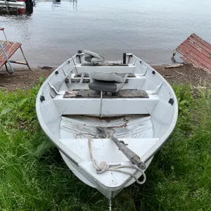 V-16 Alumacraft Boat