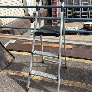 GORILLA LADDER 2 STEP ALUMINUM STEP STOOL