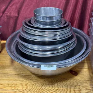 LOT OF ASSORTED MIXING BOWLS