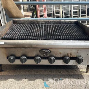 WELLS NATURAL GAS 32 INCH RADIANT CHARBROILER