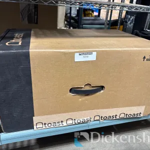 TOAST POINT OF SALE TERMINAL SCREEN IN BOX