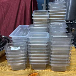 SELECTION OF PLASTIC FOOD STORAGE CONTAINERS