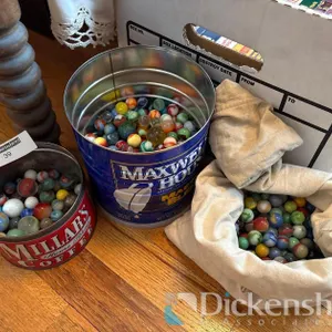 COLLECTION OF VINTAGE MARBLES