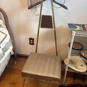 VINTAGE GENTLEMANS VALET CHAIR