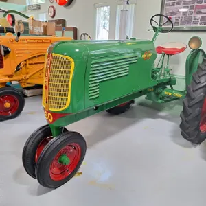 Oliver Row Crop 60 Tractor, H1533, SN: 607414, 540 PTO, 9.5-36 Rear Tires, 4.00-15 Front Tires, Restored