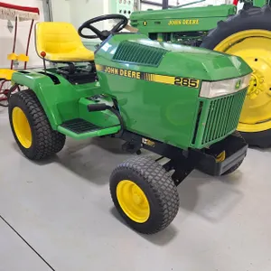 John Deere 285 Lawn Tractor, PIN: M0028566152201, 943 Hours, Briggs & Stratton 18 HP Gas Engine