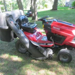Craftsman T 3200 Riding Lawn Mower w/Bagging System