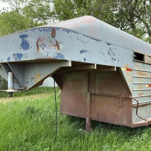 1981 18’  Trail King Tandem Axle Stock Trailer, VIN# TK198118, OWNER: Jody R Airey, SELLER: FRASER AUCTION SERVICE LTD______________________________*T