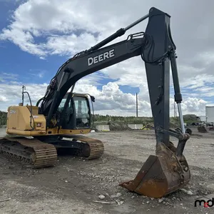2013 John Deere 225D LC Hydraulic Excavator
 UNRESERVED
