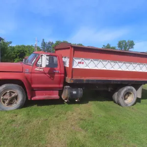 1979 Ford F700, 370 Gas, 5-Spd Std, Single Axle Dually, 16 Ft Box w/ Roll Top Tarp