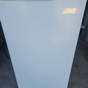 Arctic King Mini Fridge Model DFB30DF