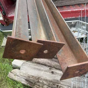 Steel Angle Irons with Base Plates