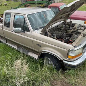 Ford F-250 XLT Crew Cab Pickup Truck