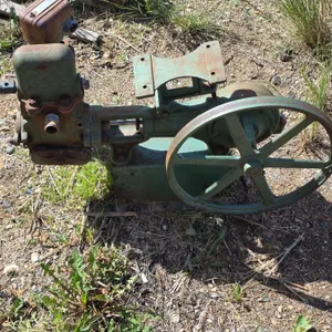 Vintage water pump- untested