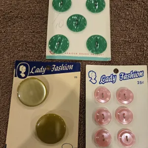 48 - Lot of vintage buttons on original cards.  Lady Fashion brand from H. A. Kidd & Co. Ltd. of Tor
