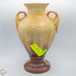 ALBERTA MEDALTA POTTERY VASE H-10"