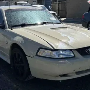 (CA) 1999 Ford Mustang