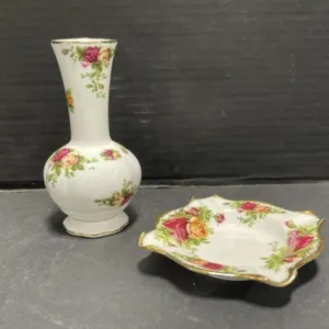 Royal Albert, Old Country Roses Bud Vase & Ashtray