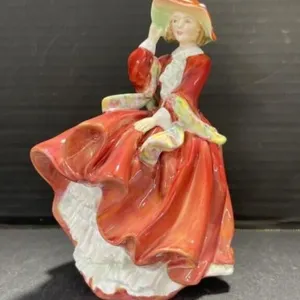 Royal Doulton Figurine - Top O� The Hill   HN1834