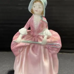 Royal Doulton Figurine - Bo Peep   HN1811