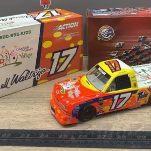 Action 1:24 2003 Tide/World Village Chevy Race