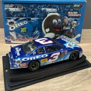 Revell 1:24 2002 Oreo Monte Carlo Die Cast Car.