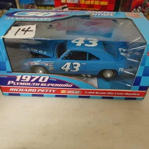 RICHARD PETTY 1970 PLYMOUTH SUPERBIRD
