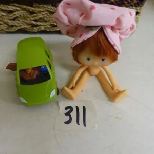 STRAWBERRY SHORTCAKE DOLL