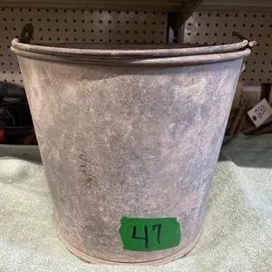 2 GALLON BUCKET
