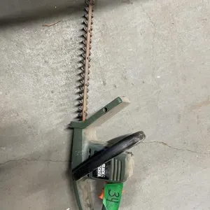 B&D ELECTRIC HEDGE TRIMMER