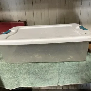 TOTE W/LID  24" 16" X 7"