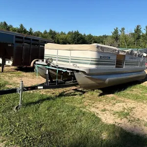 2000 Smoker Craft Sunsport Pontoon Boat
