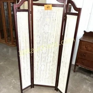 DRESSING SCREEN