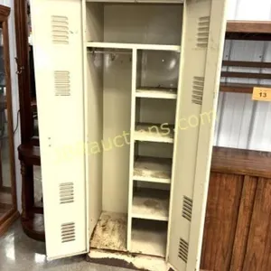 METAL LOCKER