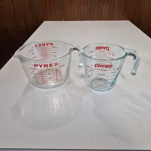 (1) Pyrex 4 Cup Measuring Cup, (1) Pyrex 2 Cup Measuring Cup