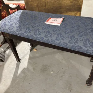 Piano bench top loose
