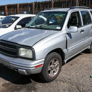 2002  Chevrolet  Tracker LT  RWD