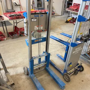 2016 Genie GL-8 Manual Operated Lift