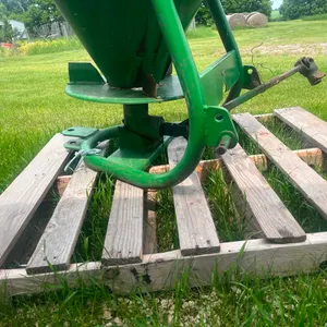 OFFSITE - 3 point fertilizer spreader