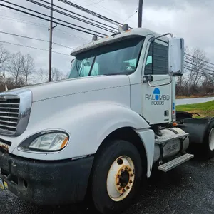 2007 Freightliner Columbia 120 Daycab Truck Tractor, Vin: 1FUJA6AV87DX26327 ***NEEDS JUMP***