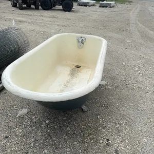 Clawfoot tub