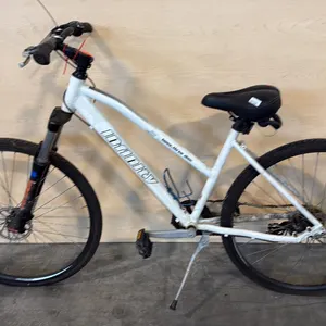 WHITE INFINITY BOSS THREE DISC 21-SPEED ENTRY-LEVEL LIGHTWEIGHT HYBRID COMFORT BICYCLE