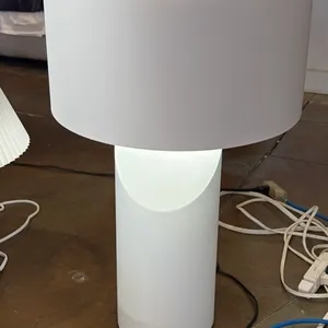 NATUZZI ITALIA DESIGNER TABLE LAMP. RETAIL $2350. 25" HIGH