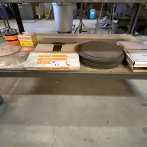 LARGE GROUP OF ASSORTED CUTTING/GRINDING DISCS & BLADES