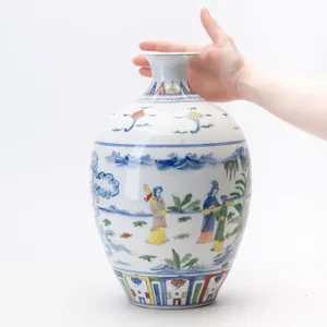 CHINESE WUCAI STYLE PORCELAIN FIGURAL VASE