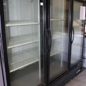 True Model GDM-72-HC-TSL01 3 Door Merchandiser Refrigeration Unit, 79 x 31 x 79