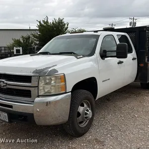 2010 Chevrolet Silverado 3500HD Crew Cab flatbed pickup truck