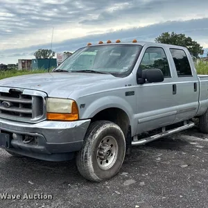 2001 Ford F250 Super Duty Crew Cab pickup truck